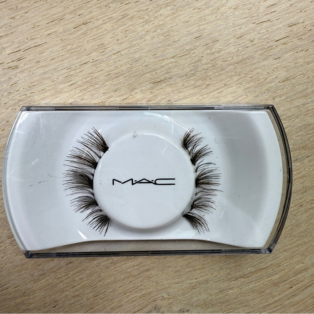 MAC Cosmetics False Eyelashes - A75